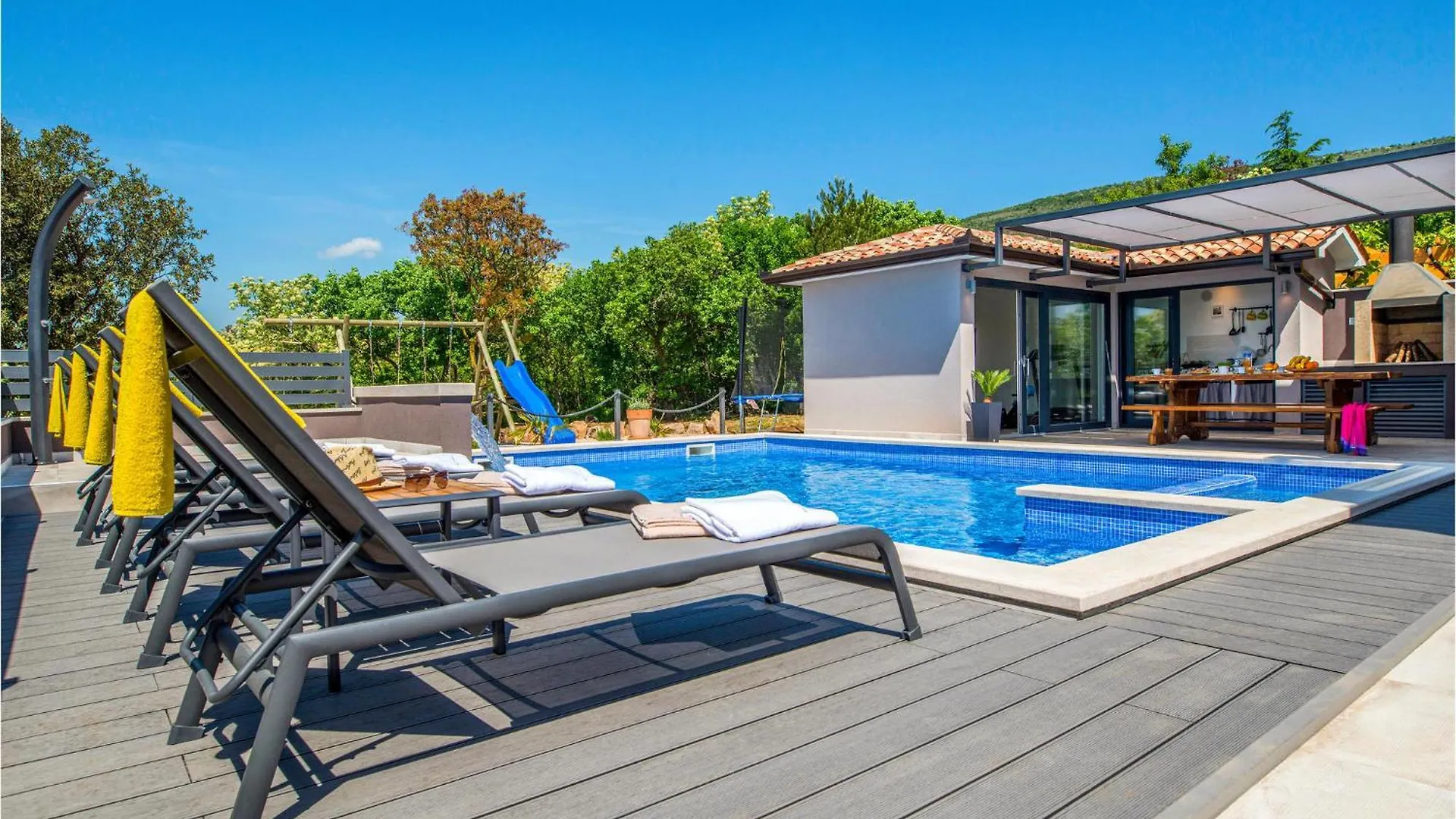 Gorgeous Home In Koromacno With House Sea View